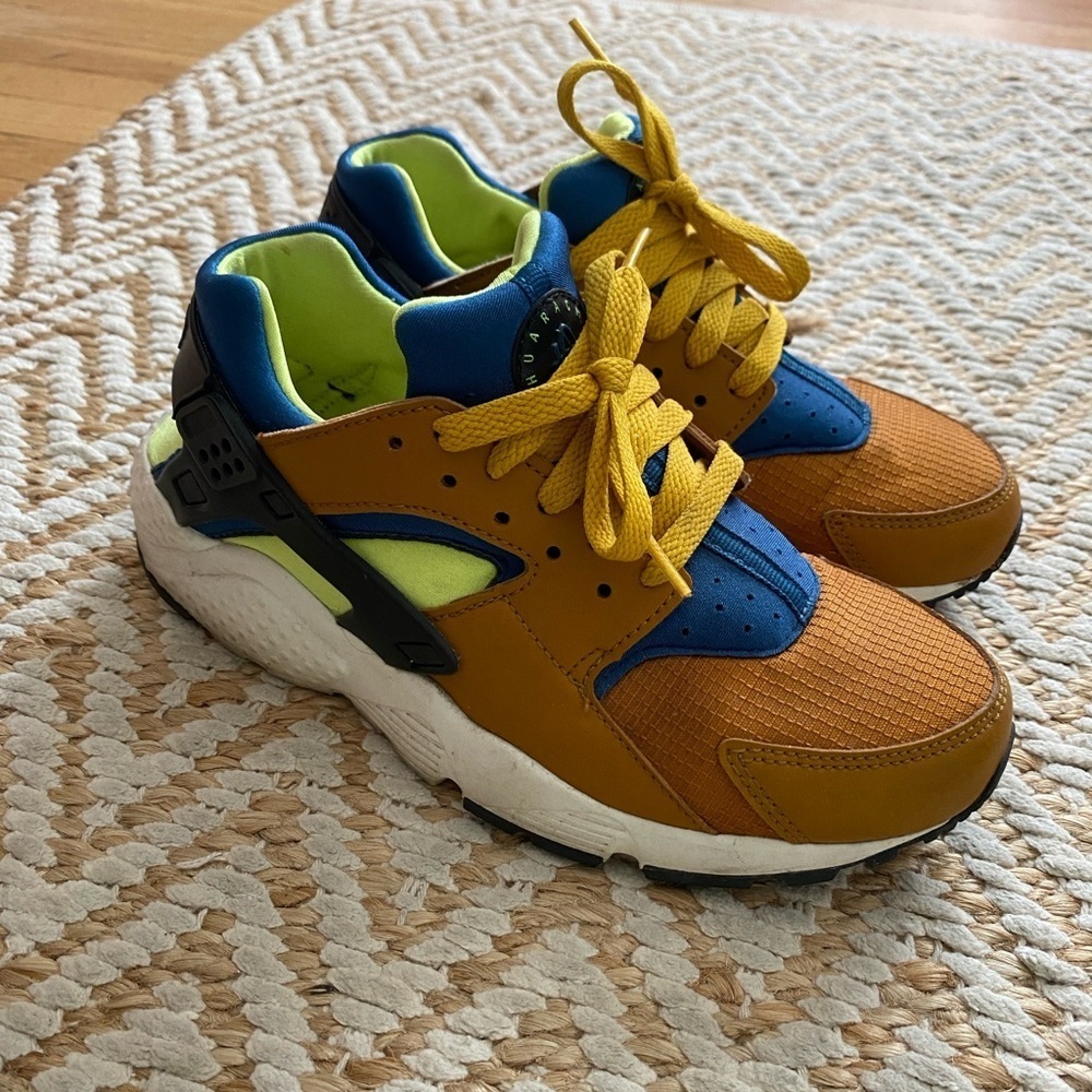 Nike Huarache camel brown/blue/lime green. Great condition